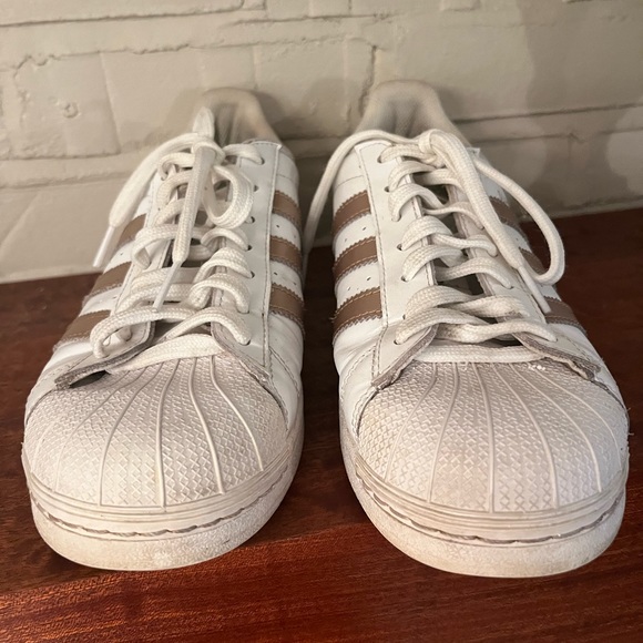 Adidas superstar , women’s 8 1/2, hard top sneaker, rose gold - Picture 2 of 6